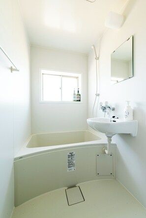 Dusche, Haartrockner, Bidet, Handtücher