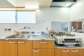 Fridge, microwave, stovetop, electric kettle