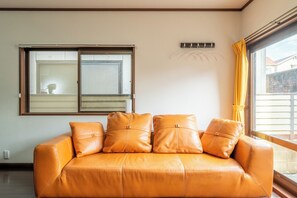 Smart TV - Yamato no Yado," a 2F detached house, can use to 10 people, with free parking. (奈良市北京終町)