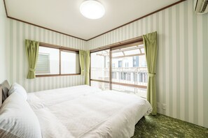 3 bedrooms, desk, iron/ironing board, travel cot - Yamato no Yado," a 2F detached house, can use to 10 people, with free parking. (奈良市北京終町)