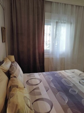 2 slaapkamers, een strijkplank/strijkijzer, gratis wifi, beddengoed
