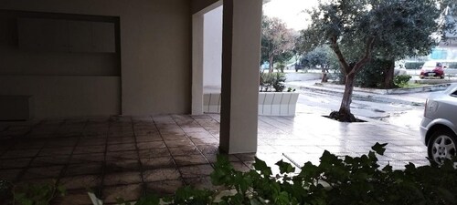 2-bedroom a living room apartment with yard and parking stasion at Thessaloniki