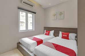 Habitación estándar con 2 camas individuales | Wifi gratis y ropa de cama 