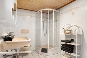Dusche, Haartrockner, Handtücher