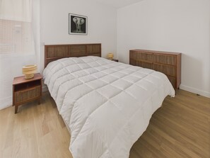 3 bedrooms, iron/ironing board, free WiFi, wheelchair access