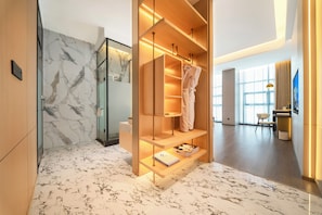 Basic Double Room | Wardrobe