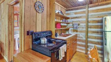 Refrigerador, horno, parrilla de estufa y cafetera y tetera