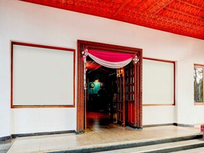 House | Meja sambut tetamu