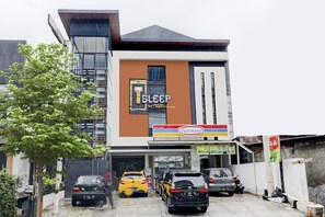 Front of property - OYO 94728 Isleep Ciwalk (Bandung)
