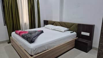 Deluxe Room | Rollaway beds, free WiFi, bed sheets