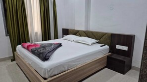Deluxe Room | Rollaway beds, free WiFi, bed sheets
