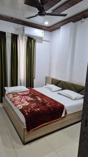 Habitación triple | Camas extra, wifi gratis y ropa de cama 