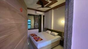 ห้องดีลักซ์ | เตียงเสริม/เปล, Wi-Fi ฟรี, ผ้าปูที่นอน
