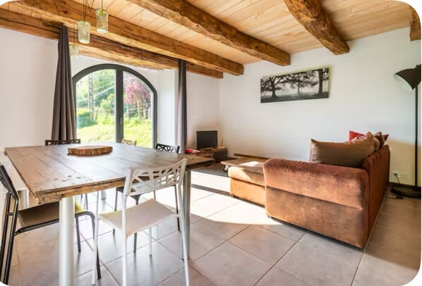 Interior - The barn in the heart of the valley (Marcillac vallon)