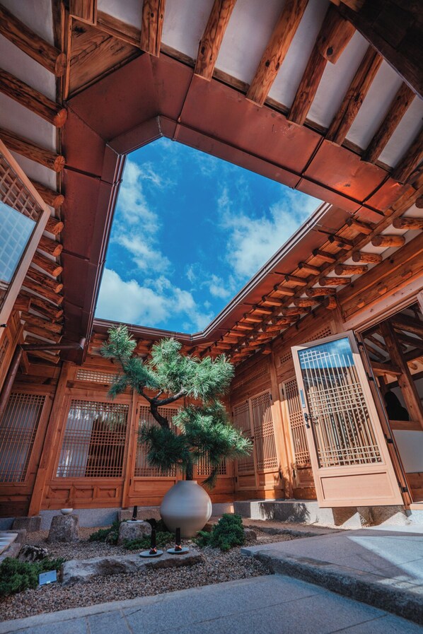 Exterior detail - Live the hanok way — tradition reimagined with modern comfort in Bukchon. (Seoul)