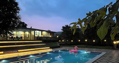 Fabulous 4-bedroom villa with PRIVATE POOL Dhamandhar, Pawna