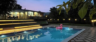 Fabulous 4-bedroom villa with PRIVATE POOL Dhamandhar, Pawna