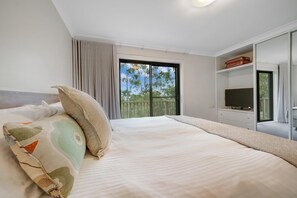 2 bedrooms, iron/ironing board, Internet, bed sheets