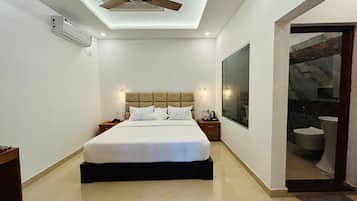 Deluxe Double Room, Balcony, Lake View | Desk, free WiFi, wheelchair access