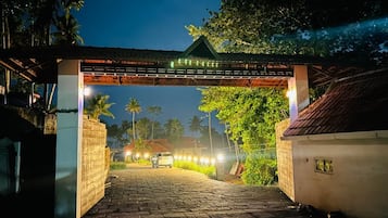 ด้านหน้าที่พัก