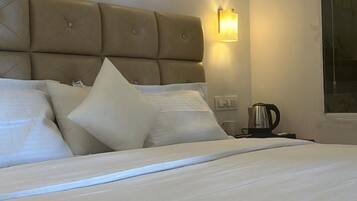 Deluxe Double Room, Balcony, Lake View
