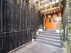 House | Reception