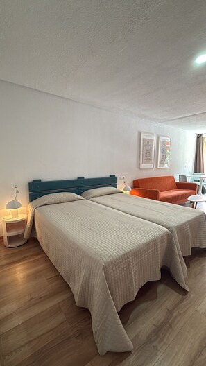 Comfort Studio | Laptop workspace, blackout drapes, iron/ironing board, free WiFi