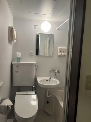 Quadruple Room | Bilik Mandi | Pengering rambut, tuala disediakan, syampu, tisu tandas 