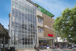 Front of property - OYO 94729 Regia Dago (Bandung)