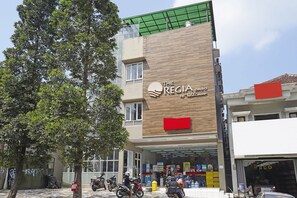 Front of property - OYO 94729 Regia Dago (Bandung)