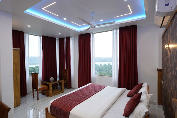 Deluxe Double Room, Balcony | Free WiFi