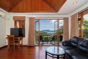 In-room safe, individually decorated, individually furnished, desk - Emerald Hill Villas (Patong)
