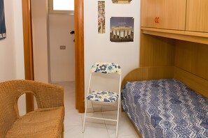 2 bedrooms, bed sheets