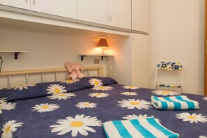 2 bedrooms, bed sheets