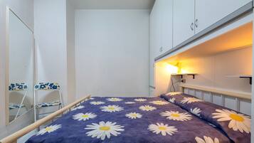2 bedrooms, bed sheets