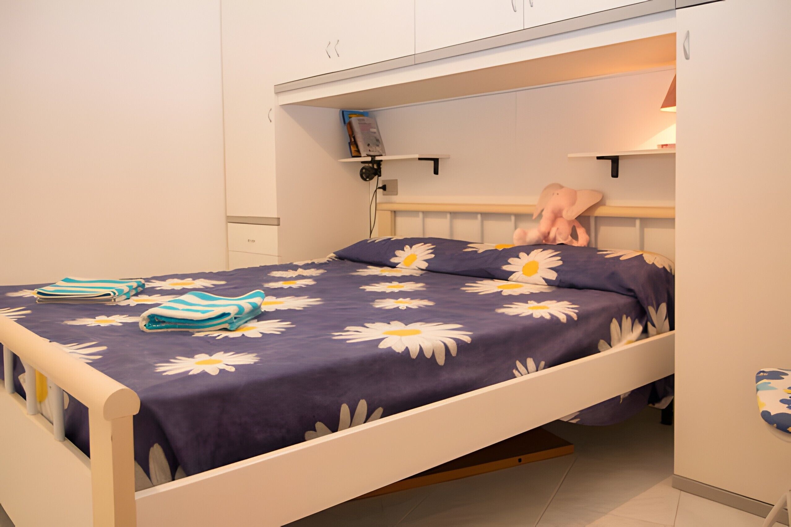 2 bedrooms, bed sheets