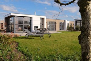 Terrace/patio - Cabin in Olburgen with swimming pool (Olburgen)