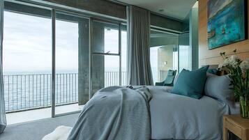 5 bedrooms, iron/ironing board, WiFi, bed sheets