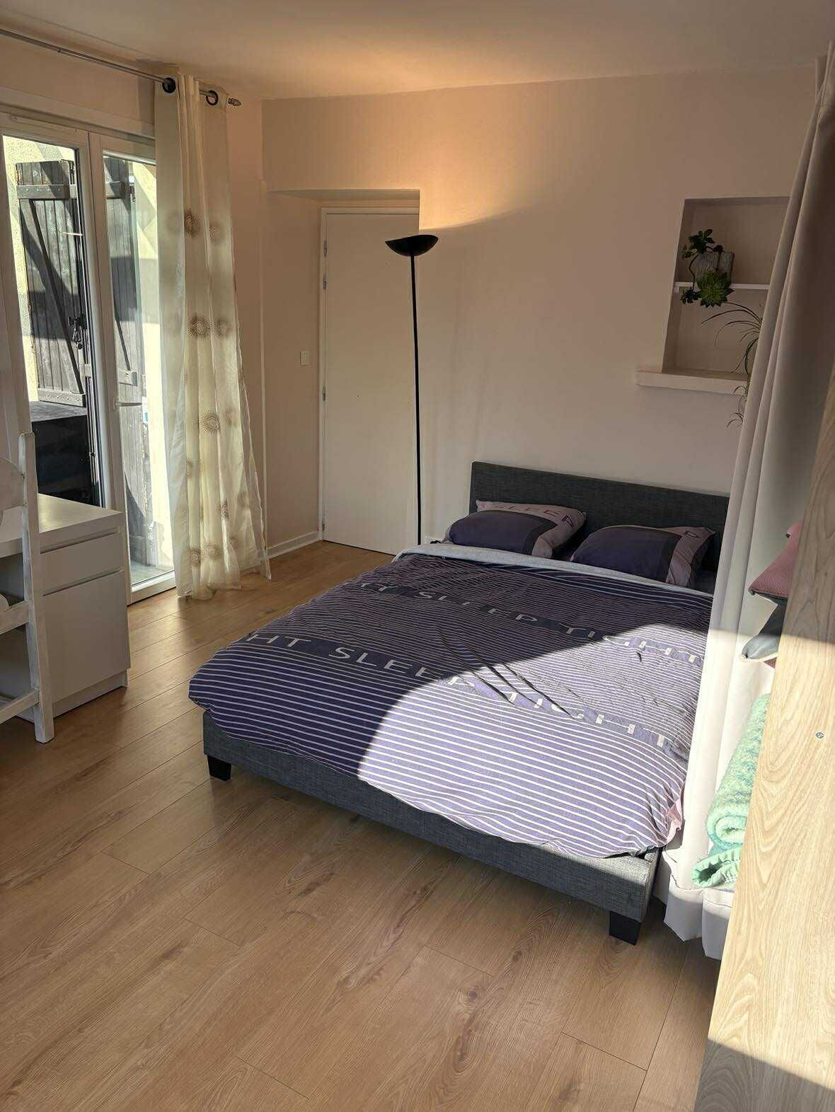 Bureau, draps fournis