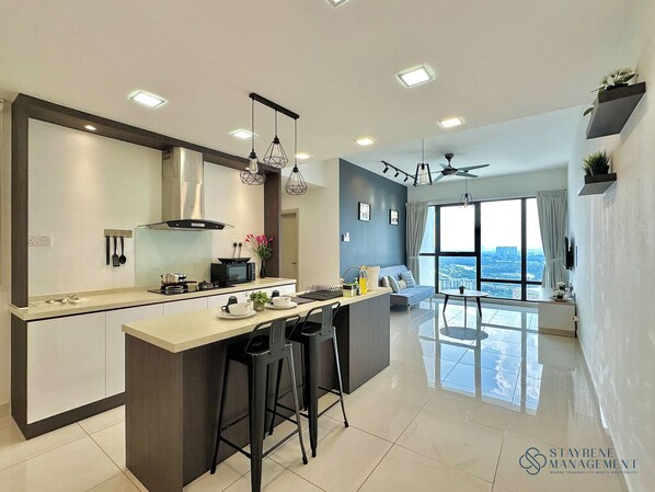 컴포트 아파트, 침실 2개, 시내 전망 | 객실 내 식사 공간