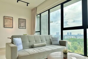 Comfort Apartment, Non Smoking, City View | Living area
