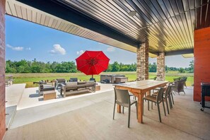 屋外ダイニングエリア