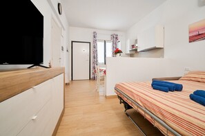 1 室のベッドルーム、アイロン / アイロン台、WiFi、ベッドシーツ
