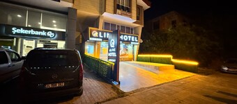 Q Line Hotel