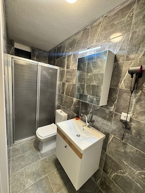 Bruser, gratis toiletartikler, hårtørrer, Sæbe