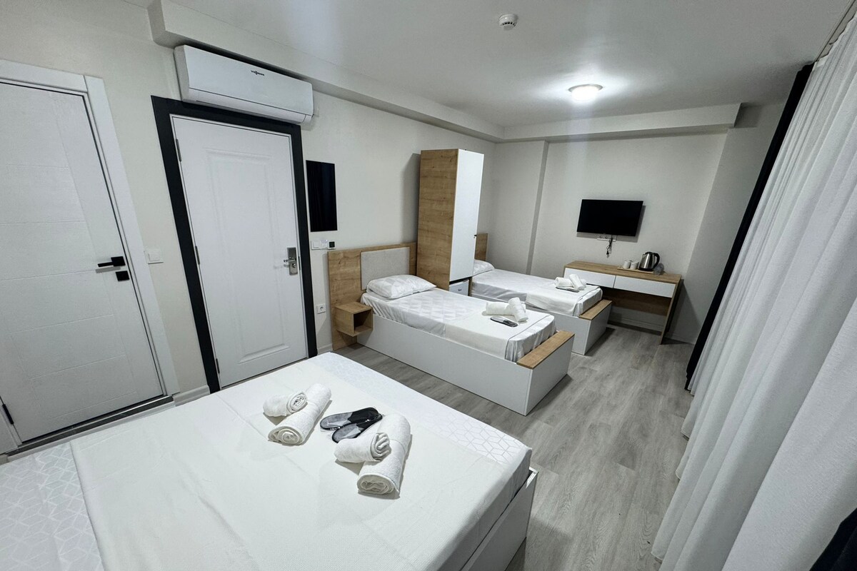 Deluxe Quadruple Room | WiFi (free)