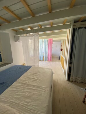 2 bedrooms, internet, bed sheets