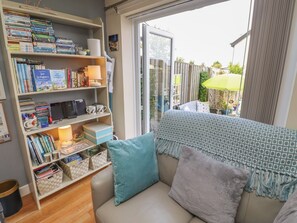 Living area - Tidal Watch (Seahouses)