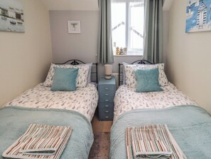 2 bedrooms, individually decorated, individually furnished, free WiFi - Tidal Watch (Seahouses)