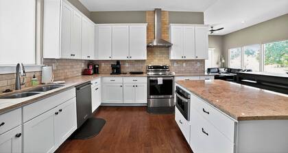 Cozy Getaway w/ Hot Tub & Game Room